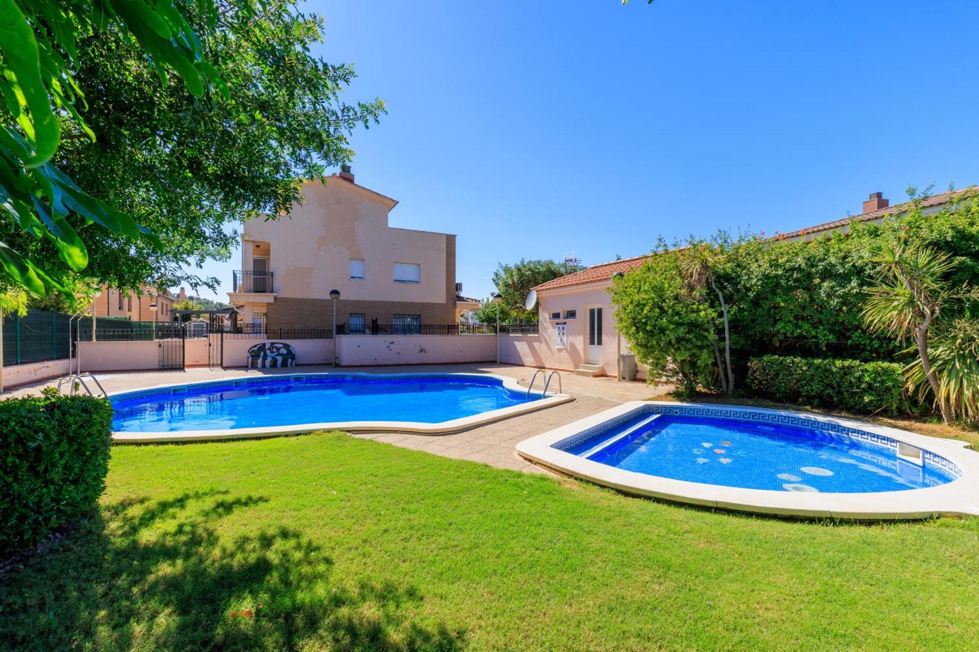Adosado Con Jardin En Los Xalets De ซาลอว์ ภายนอก รูปภาพ