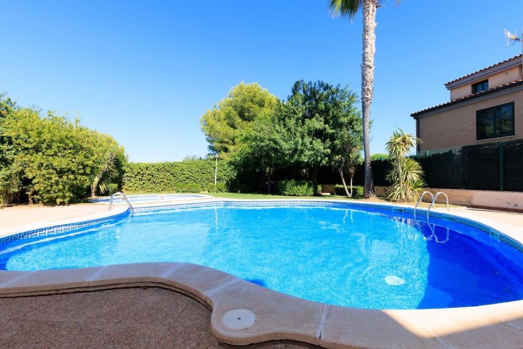 Adosado Con Jardin En Los Xalets De ซาลอว์ ภายนอก รูปภาพ